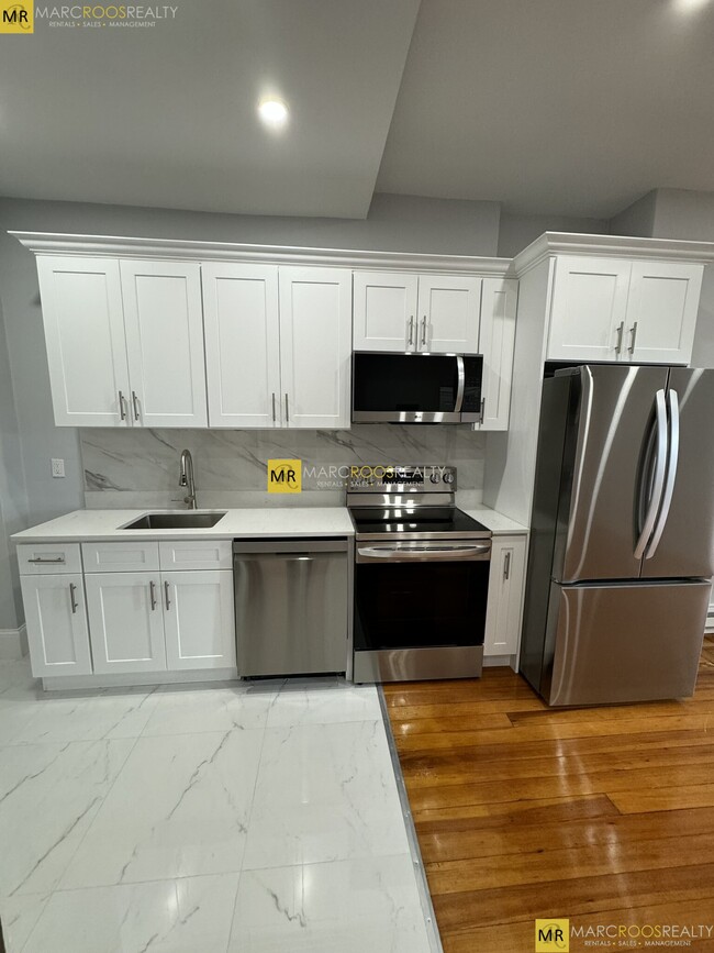 479 Commonwealth Ave, Unit #7 in Boston, MA - Foto de edificio - Building Photo