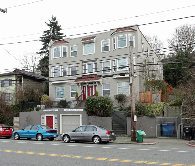 Villa Carmela in Seattle, WA - Foto de edificio - Building Photo