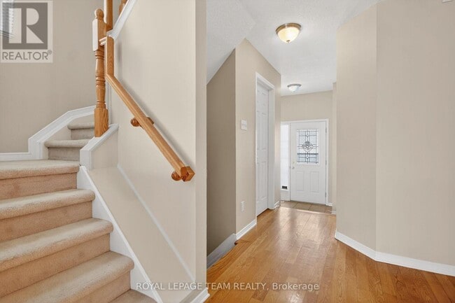 35 Upney Dr in Ottawa, ON - Building Photo - Building Photo