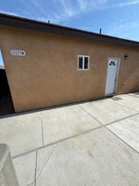 12215 Hawksmoor St, Unit B in Bakersfield, CA - Building Photo