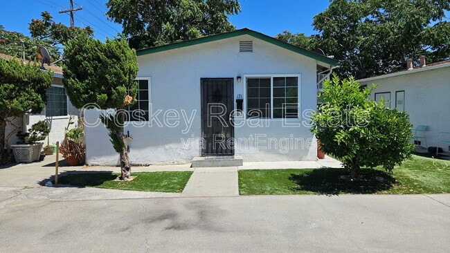 171 E 15th St in Pittsburg, CA - Building Photo - Building Photo