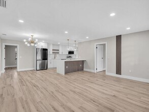 10691 NW 28th St in Sunrise, FL - Building Photo - Building Photo