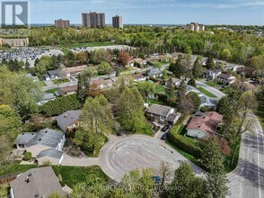9 Button Ct in Ottawa, ON - Building Photo - Building Photo