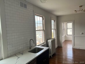 852 Farmington Ave in West Hartford, CT - Building Photo - Building Photo