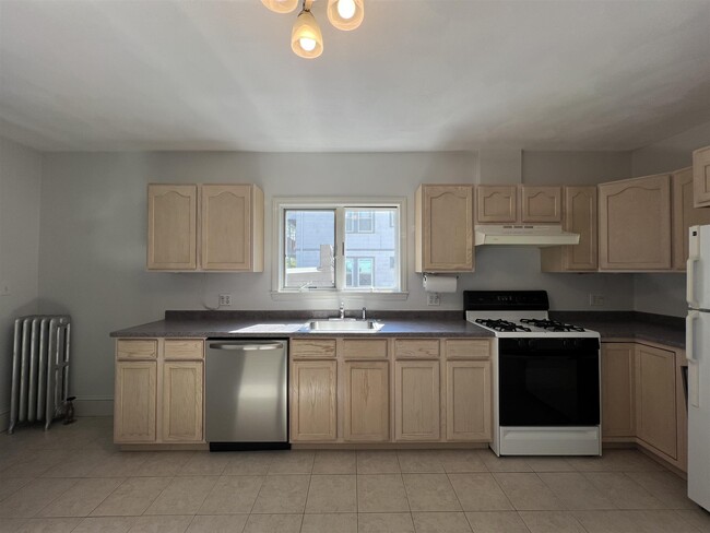63 Boston Ave, Unit 1 in Somerville, MA - Foto de edificio - Building Photo