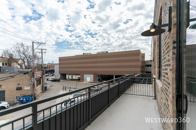 property at 1470 W Webster Ave