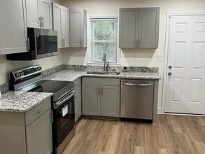 320 Camfield Ct SW in Atlanta, GA - Building Photo - Building Photo