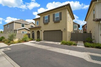 958 Tangella Ter in Davis, CA - Foto de edificio - Building Photo