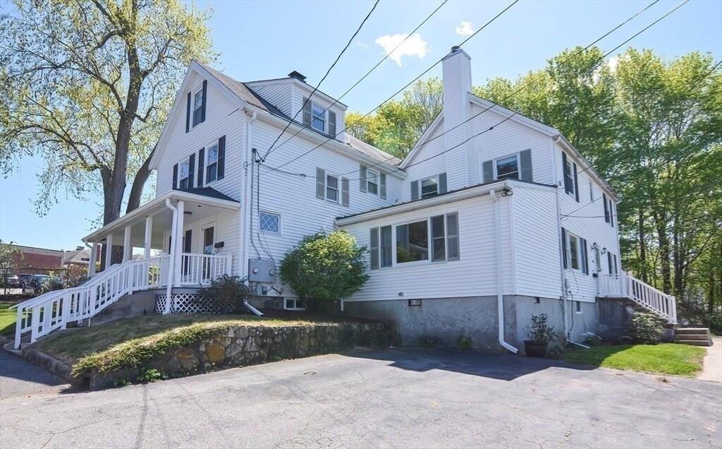 14 Minot St in Woburn, MA - Foto de edificio