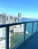 1900 N Bayshore Dr in Miami, FL - Building Photo