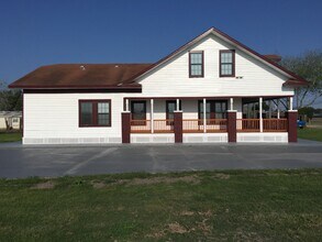 1601 W Expressway 83 in San Benito, TX - Foto de edificio - Building Photo