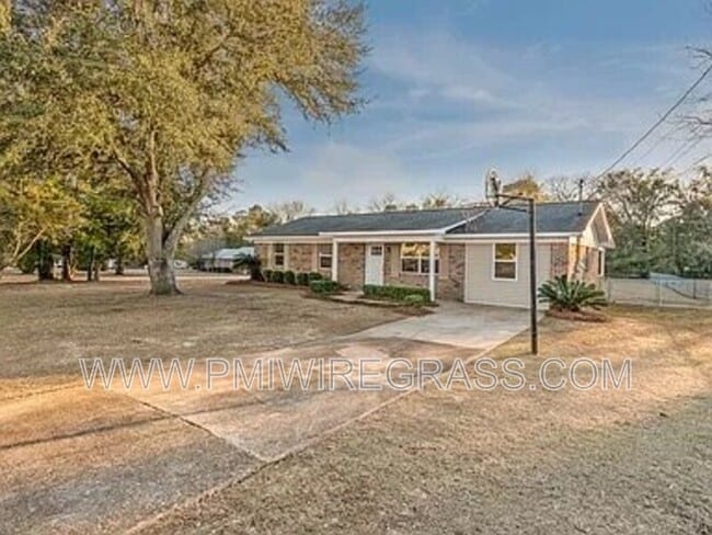 1200 Dean Church Rd in Ozark, AL - Building Photo - Building Photo
