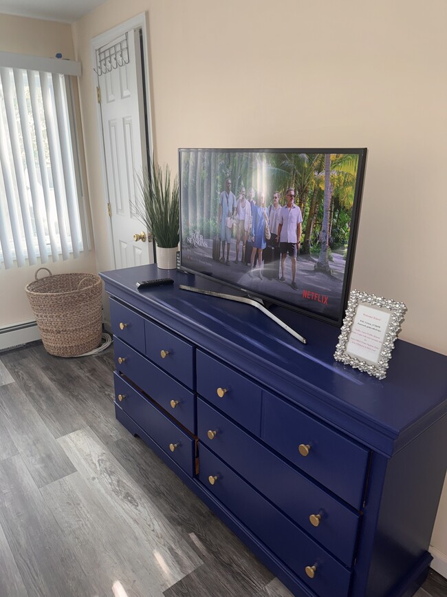 130 N 20th St, Unit Comfy 1 Bedroom Apartment in Wyandanch, NY - Building Photo - Building Photo