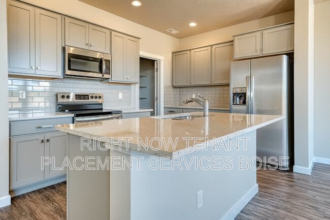 6818 S Catfish Creek Ave in Meridian, ID - Building Photo - Building Photo