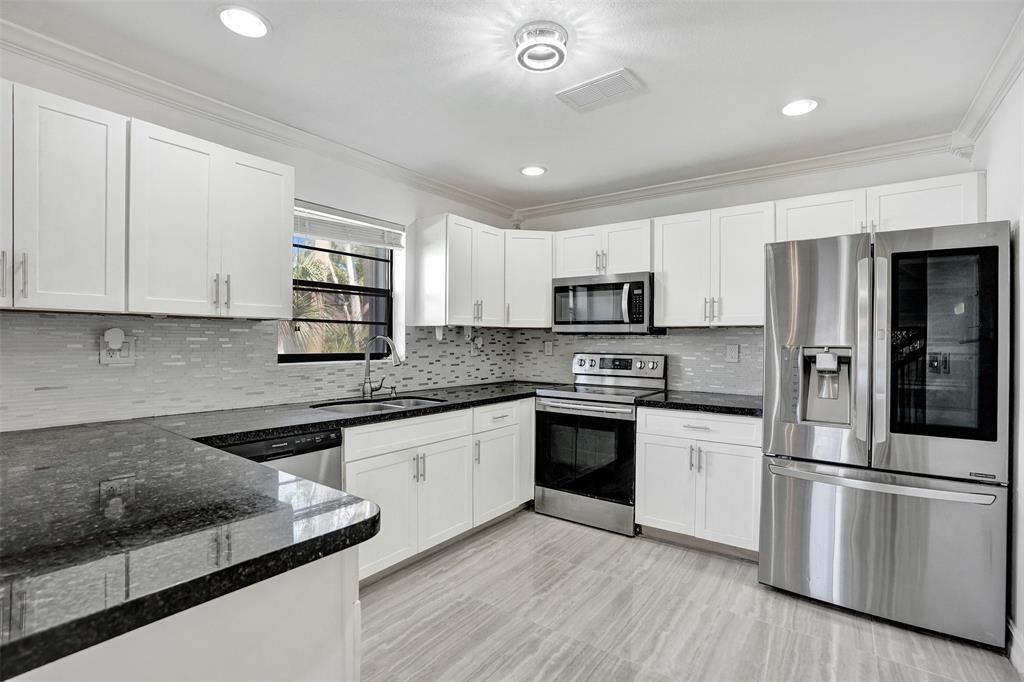 8904 SW 22nd St in Boca Raton, FL - Foto de edificio