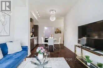 460 Adelaide St E in Toronto, ON - Building Photo - Building Photo