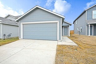 14709 Mudstone St in Elmendorf, TX - Building Photo