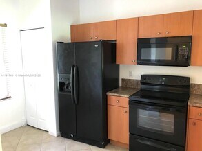 8233 SW 25th Ct in Miramar, FL - Building Photo - Building Photo