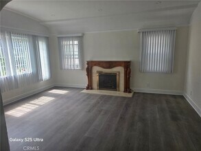 521 E Valencia Ave in Burbank, CA - Building Photo - Building Photo