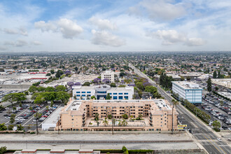 Brookshire Manor in Downey, CA - Foto de edificio - Building Photo