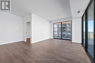 2075 Lakeshore Rd. in Burlington, ON - Building Photo - Building Photo