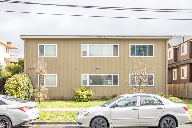 6712 Marlborough Av in Burnaby, BC - Building Photo - Building Photo