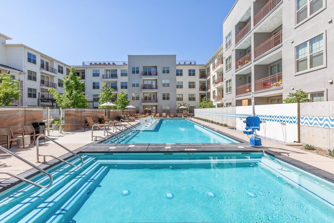 Overture Albuquerque 55+ Active Adult Apartment Homes in Albuquerque, NM - Building Photo