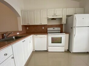 2921 SE 12th Rd, Unit 203 in Homestead, FL - Building Photo - Building Photo