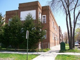 3252 W Leland Ave Apartments