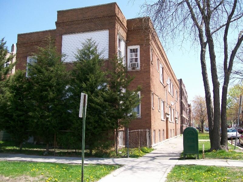 3252 W Leland Ave in Chicago, IL - Building Photo