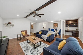 922 Shady Creek Ln in Bedford, TX - Building Photo - Building Photo