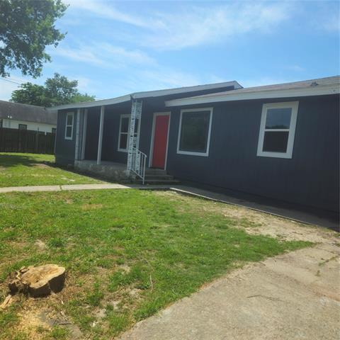 property at 504 N 3rd St