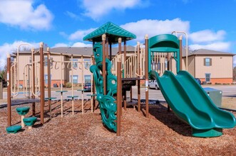 Madison Oaks Apartments in Winnsboro, TX - Foto de edificio - Building Photo