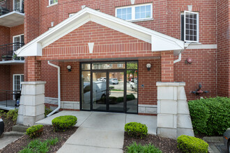 Riverwalk Condominiums in Rolling Meadows, IL - Building Photo - Building Photo