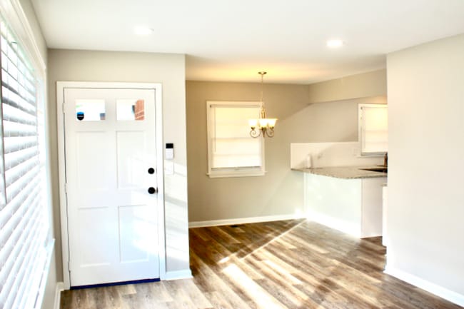 1077 Curtis Dr in Forest Park, GA - Building Photo - Building Photo
