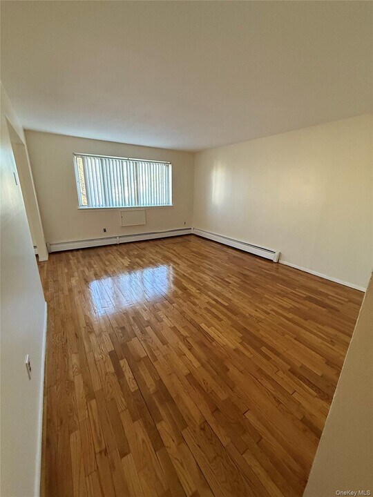 2813 Gunther Ave in Bronx, NY - Building Photo