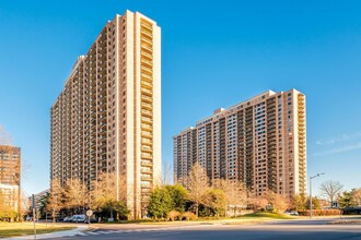 5505 Seminary Rd, Unit 311N in Falls Church, VA - Foto de edificio - Building Photo