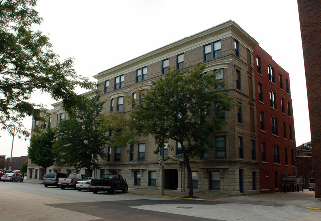 Sala Flats in Rock Island, IL - Foto de edificio - Building Photo