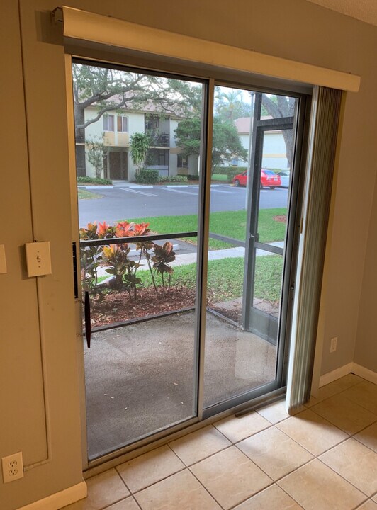 116 Gardens Dr, Unit 116 Gardens drive unit 10 in Pompano Beach, FL - Foto de edificio
