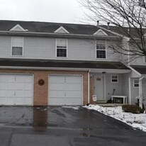 220 Fawn Rdg N in Harrisburg, PA - Building Photo