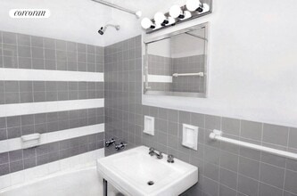 230 E 79th St in New York, NY - Building Photo - Building Photo