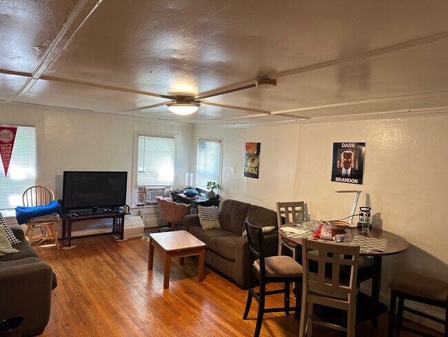 509 E Buffalo St, Unit 1 in Ithaca, NY - Foto de edificio - Building Photo
