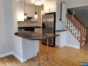 80 Lexington Ave in Cresskill, NJ - Foto de edificio - Building Photo