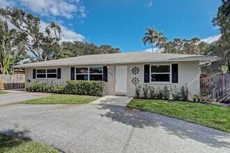 2545 Venice Dr in Palm Beach Gardens, FL - Foto de edificio - Building Photo