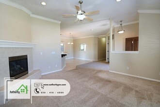 2631 Queens Way in Redding, CA - Building Photo - Building Photo