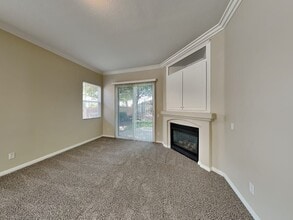28411 Hidden Hills Dr in Santa Clarita, CA - Building Photo - Building Photo
