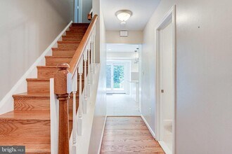 12127 Holly Knoll Cir in Great Falls, VA - Building Photo - Building Photo