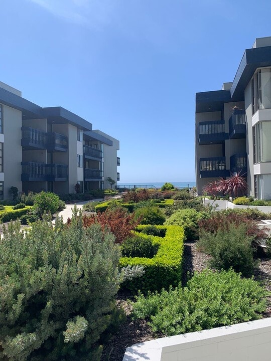 350 Paseo De Playa in Ventura, CA - Building Photo