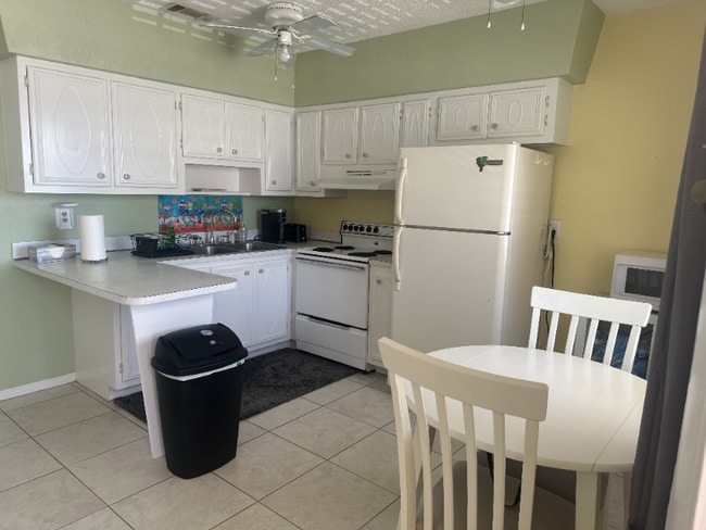 3727 S Atlantic Ave in Daytona Beach, FL - Building Photo - Building Photo
