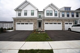 85 Mustang Dr in Englishtown, NJ - Building Photo